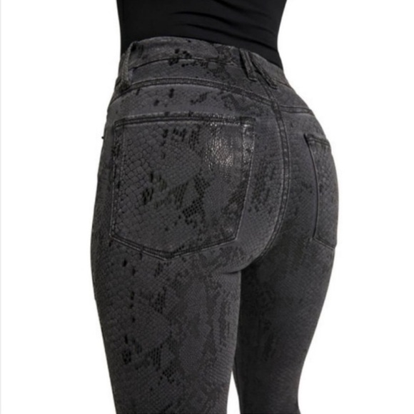 Good American Snake Foil Skinny Jeans - Picture 2 of 5